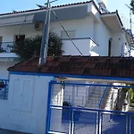 Daire Kostas Family House *